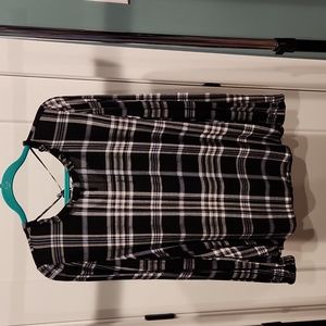 LOFT plaid tie back blouse in black, white and light blue. Size XL.